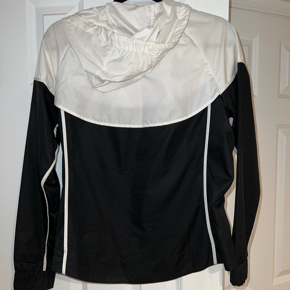 Women’s Nike Windbreaker - Picture 8 of 8